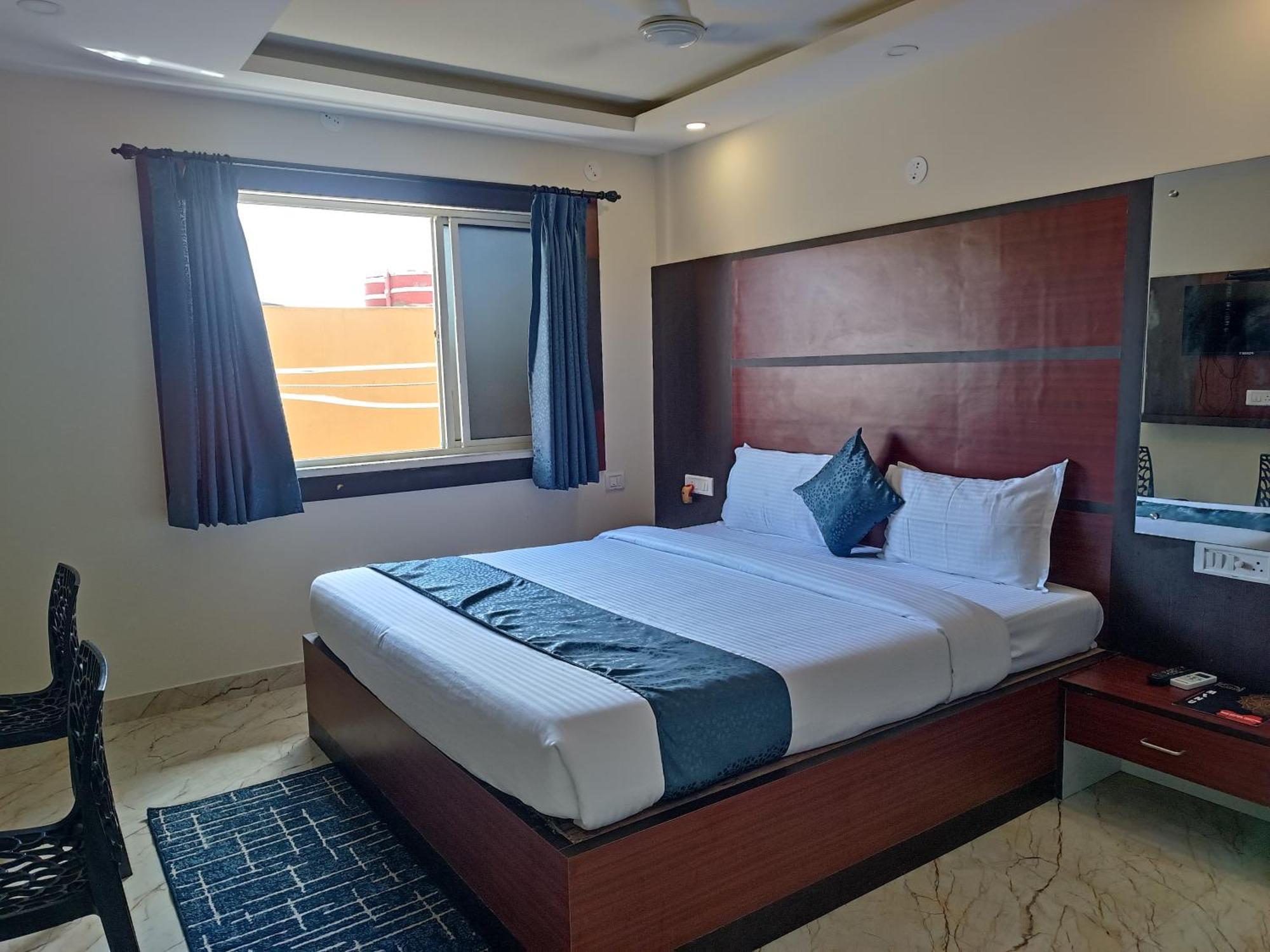 Mom Hotel - Unit Of Mom Hotel Puri Luaran gambar