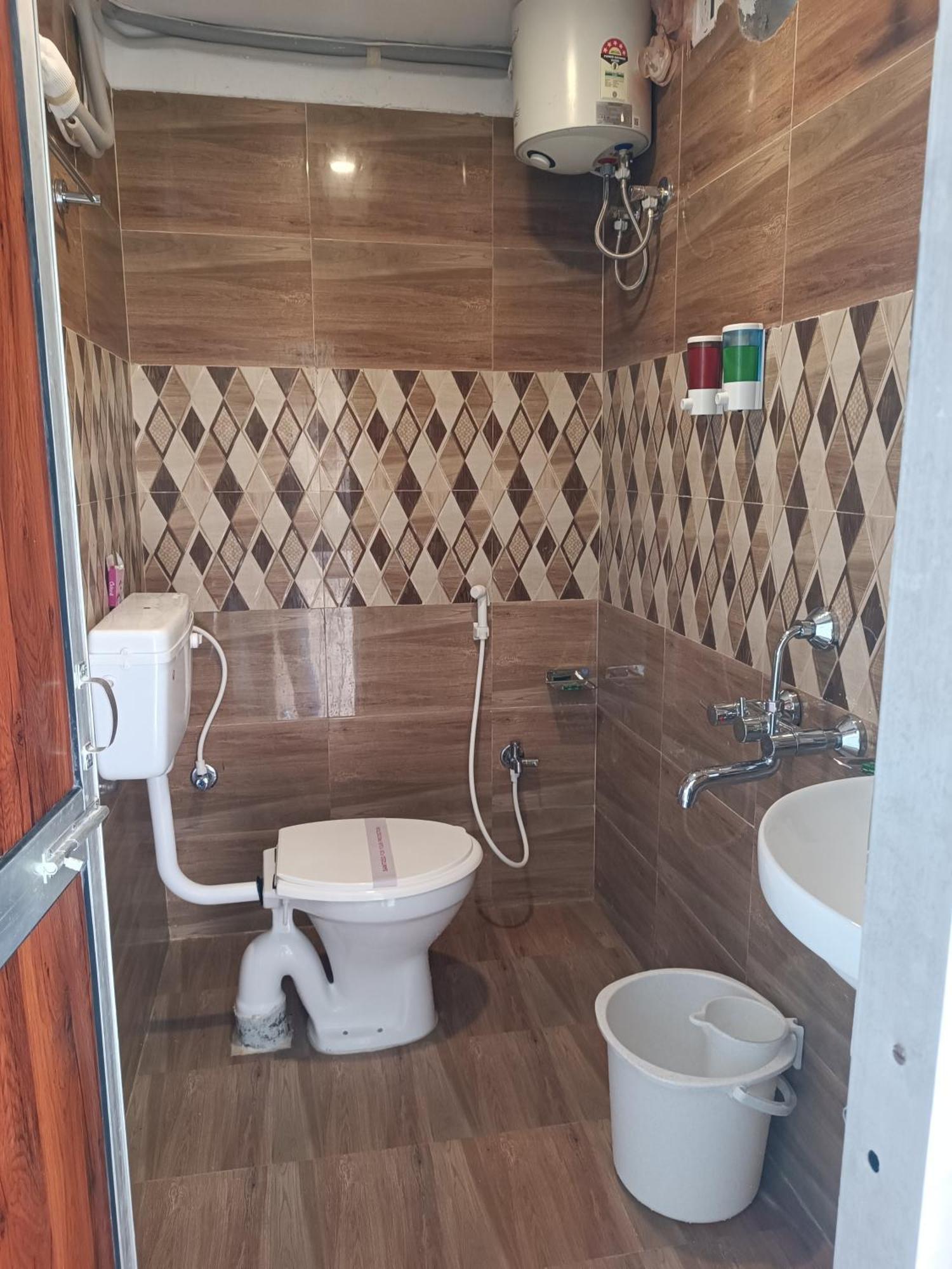 Mom Hotel - Unit Of Mom Hotel Puri Luaran gambar