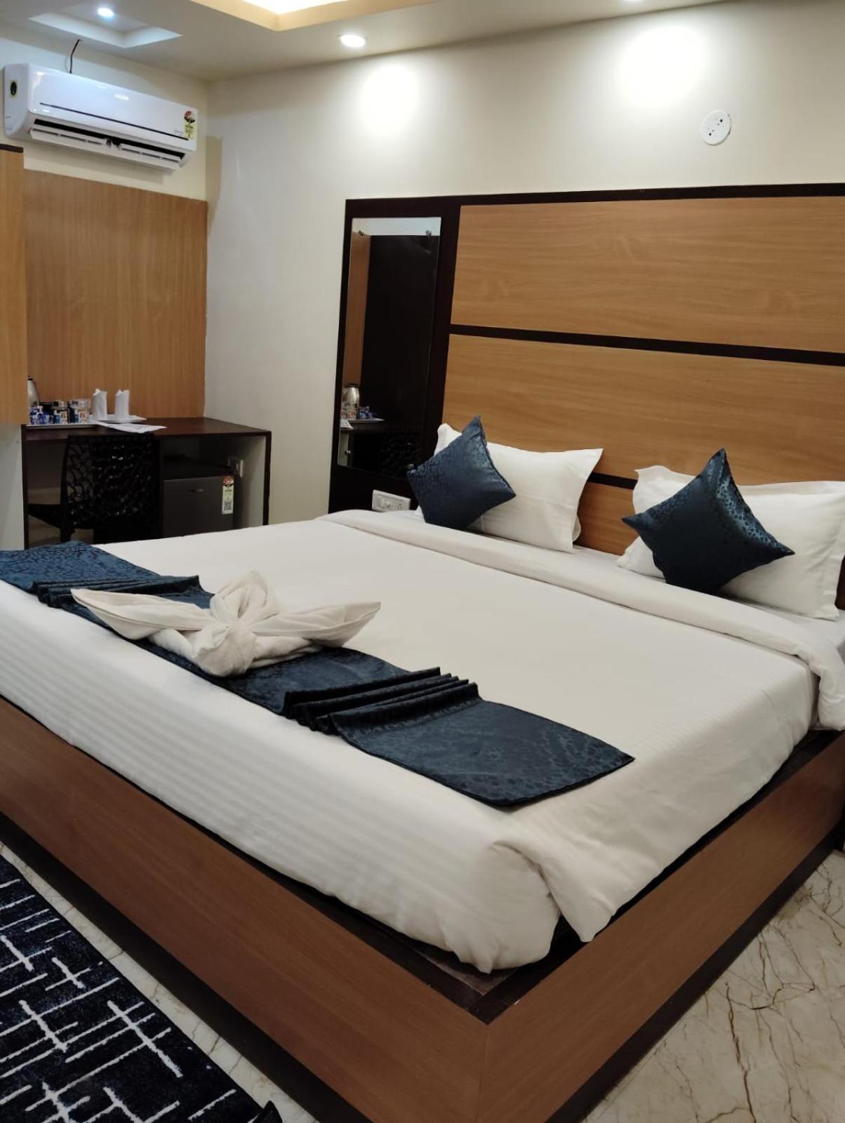 Mom Hotel - Unit Of Mom Hotel Puri Luaran gambar