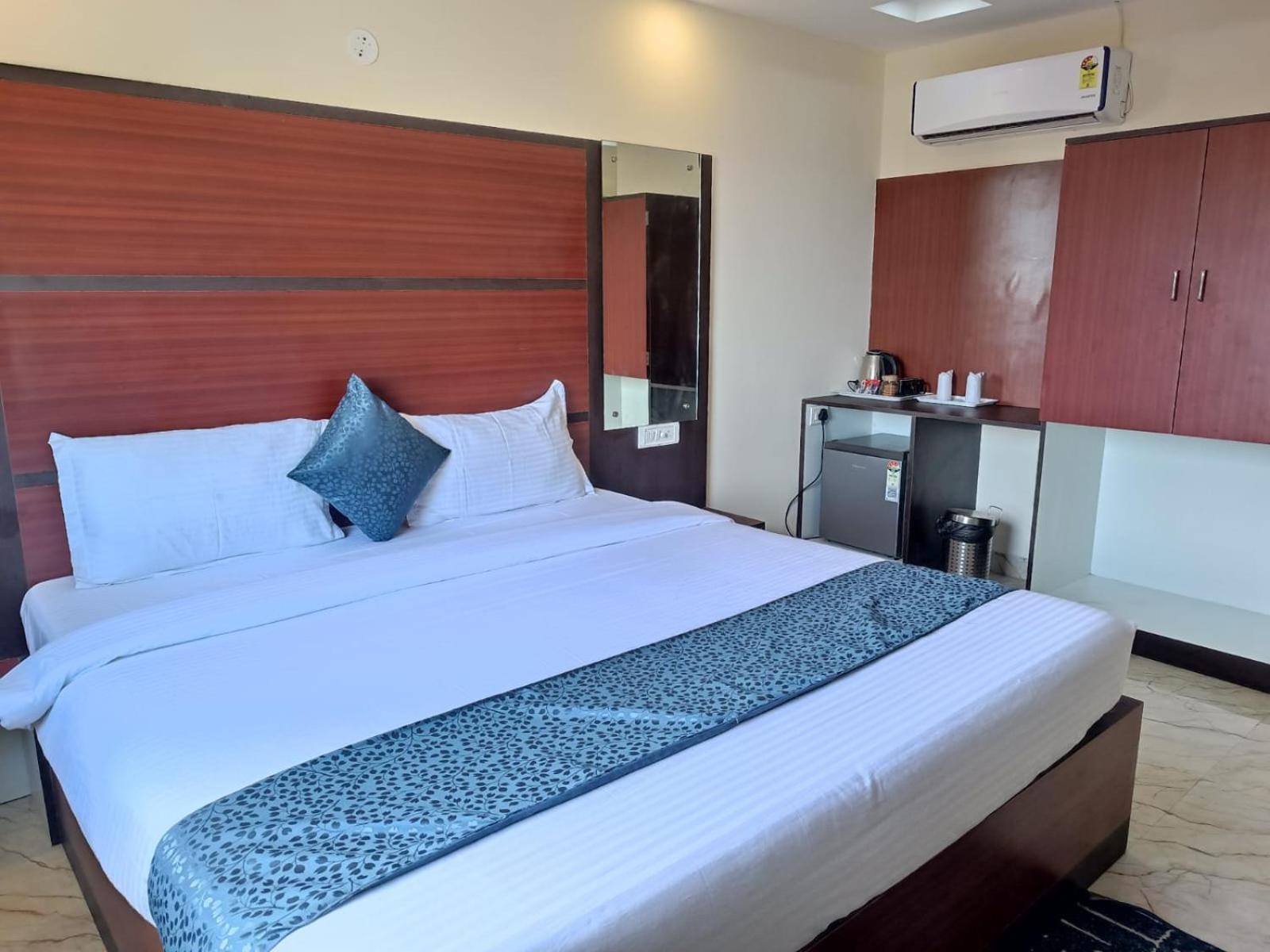 Mom Hotel - Unit Of Mom Hotel Puri Luaran gambar