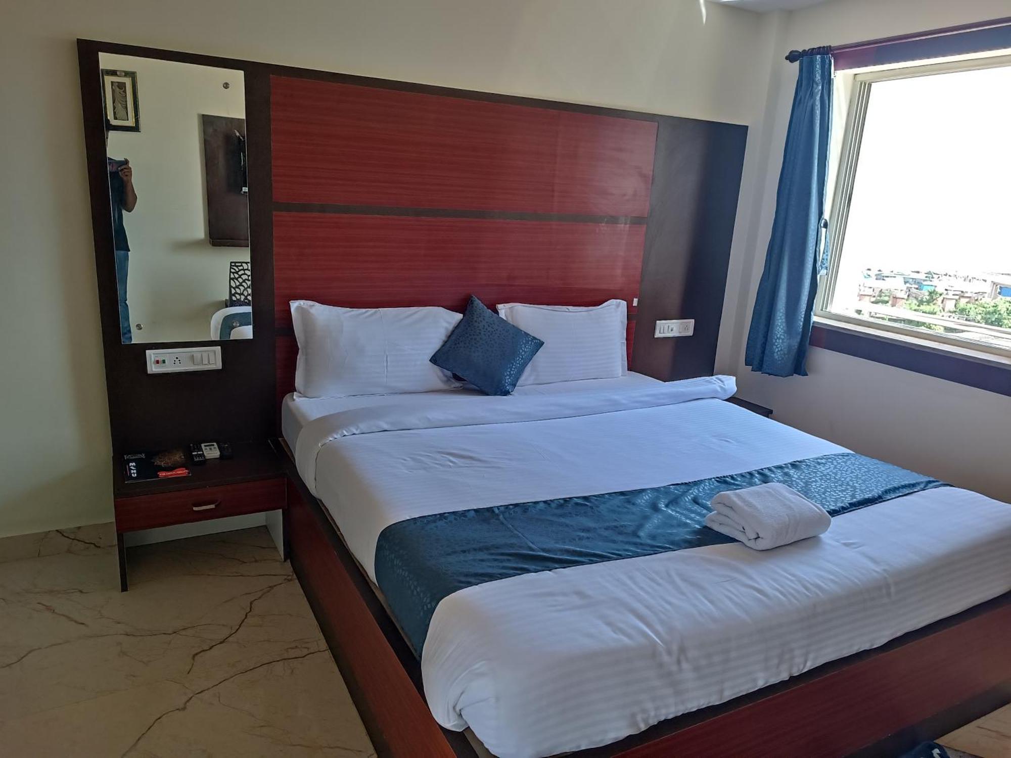 Mom Hotel - Unit Of Mom Hotel Puri Luaran gambar