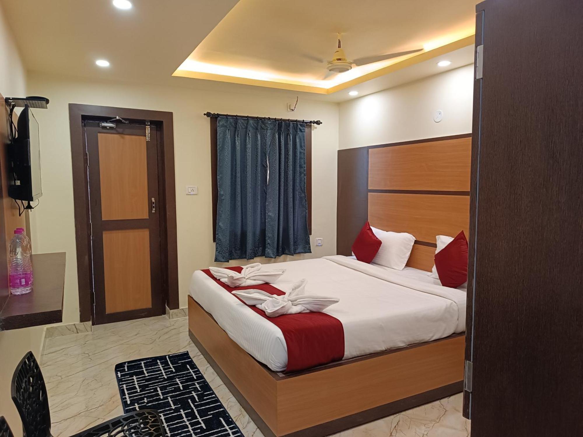 Mom Hotel - Unit Of Mom Hotel Puri Luaran gambar