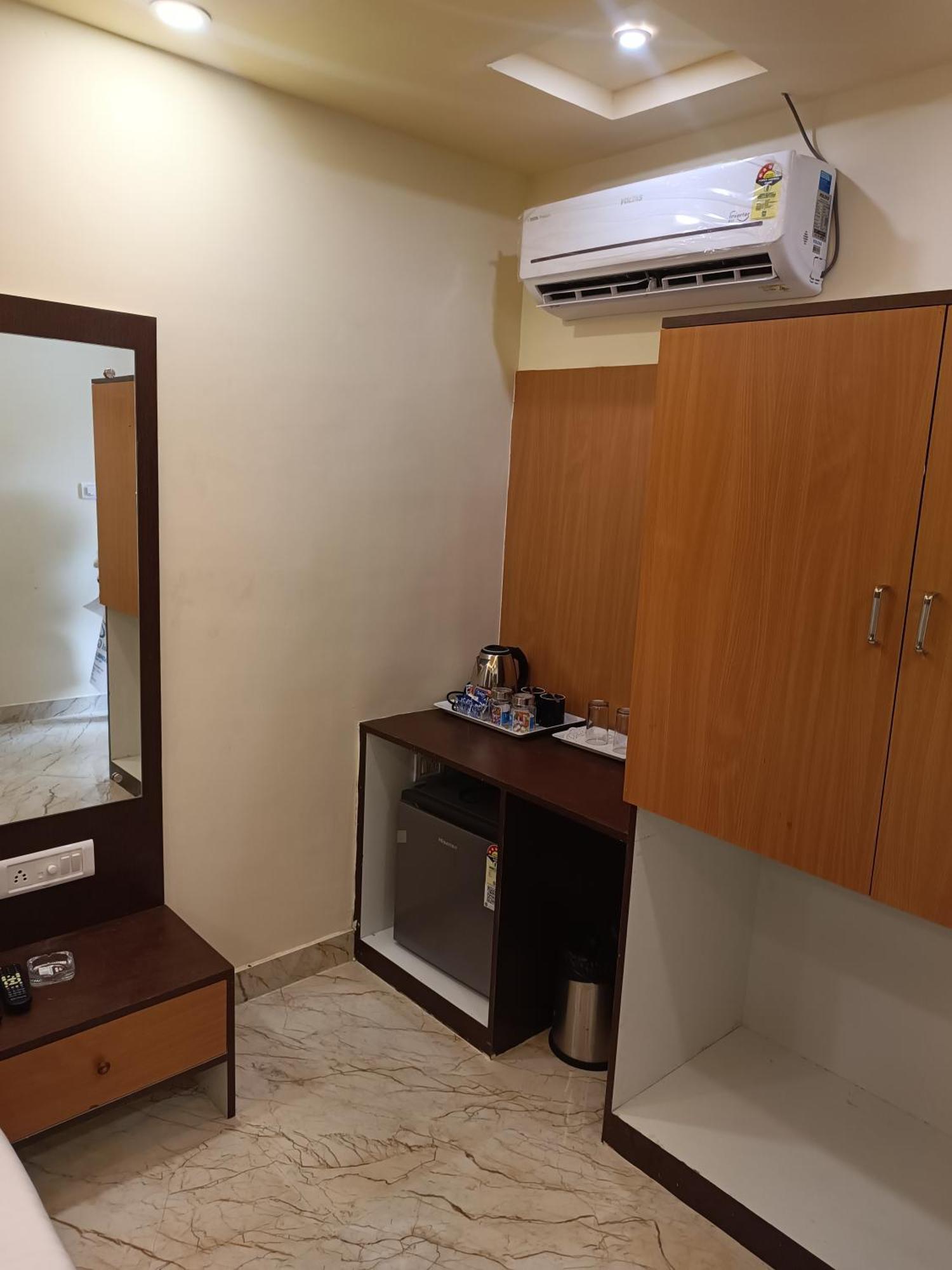 Mom Hotel - Unit Of Mom Hotel Puri Luaran gambar