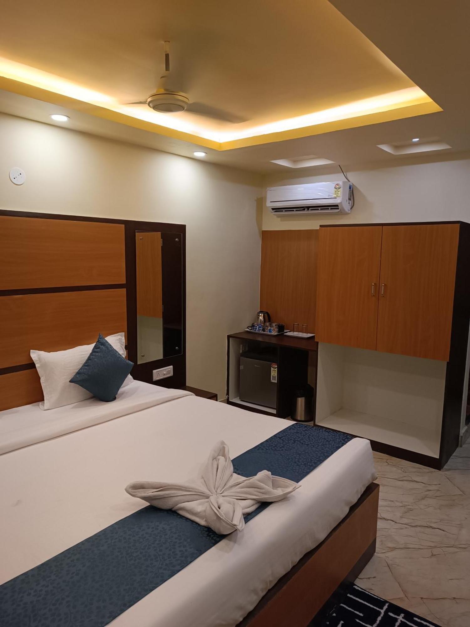 Mom Hotel - Unit Of Mom Hotel Puri Luaran gambar