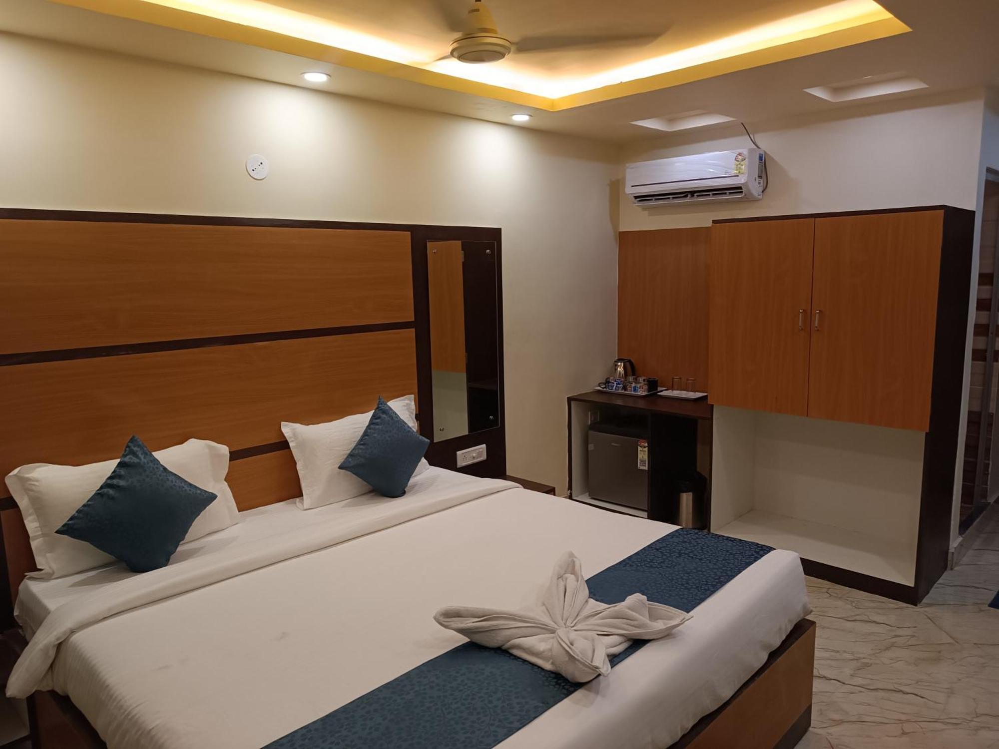 Mom Hotel - Unit Of Mom Hotel Puri Luaran gambar