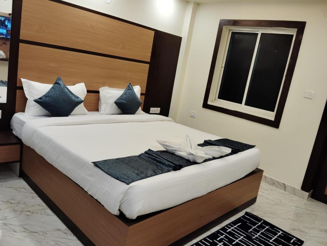 Mom Hotel - Unit Of Mom Hotel Puri Luaran gambar