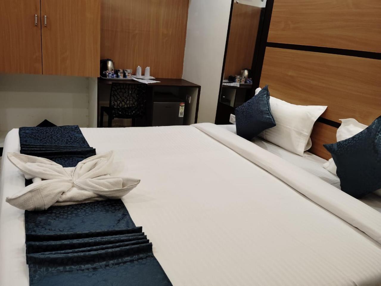 Mom Hotel - Unit Of Mom Hotel Puri Luaran gambar